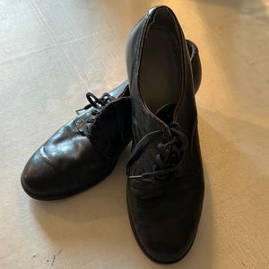 Very vintage Ladies WAC leather shoes, Made in Canada.